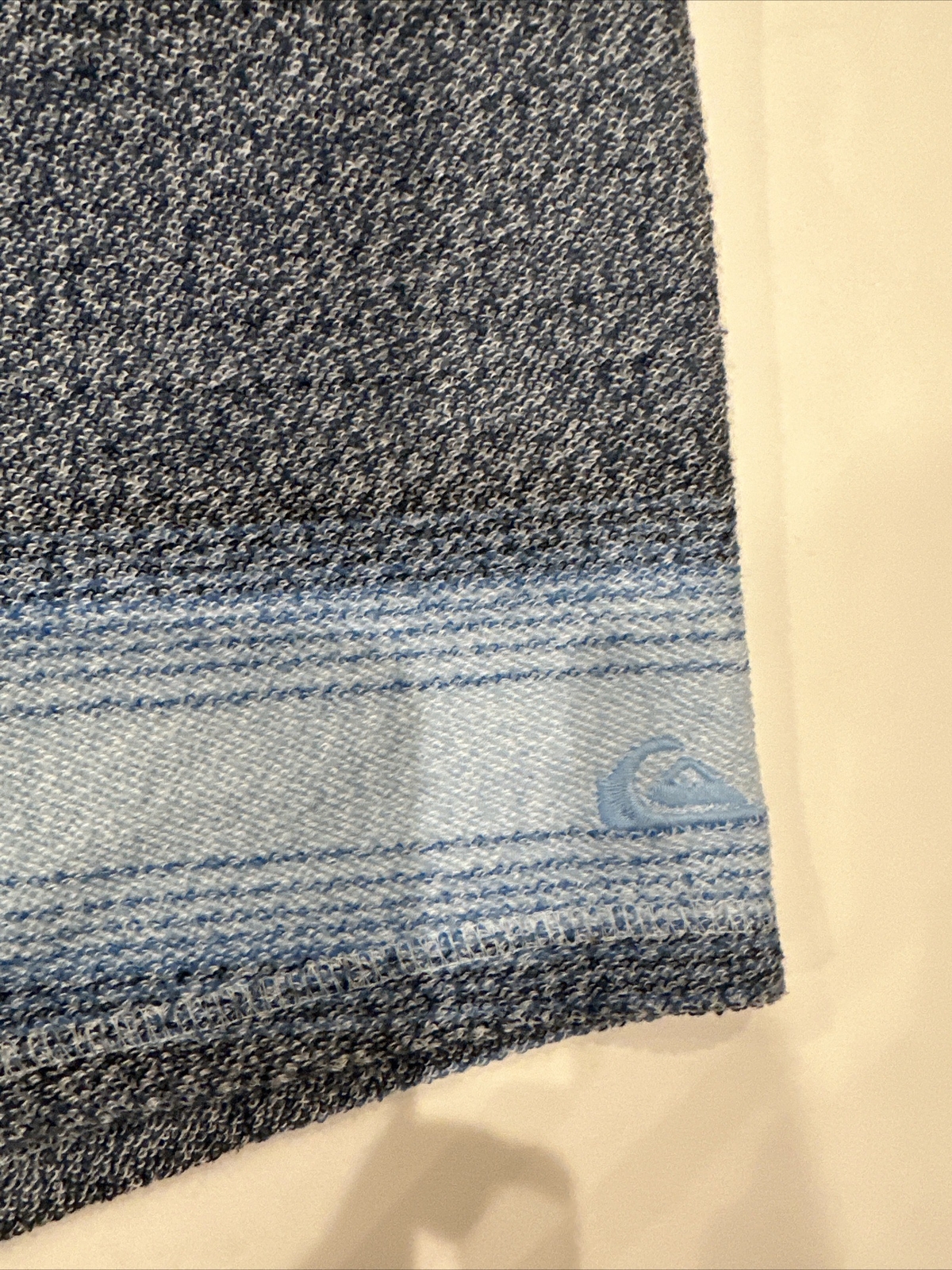 Quicksilver Pull On Drawstring Shorts Size Small … - image 3