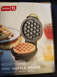 Dash Honeycomb Mini 4" Waffle Maker in Yellow. Used cute design