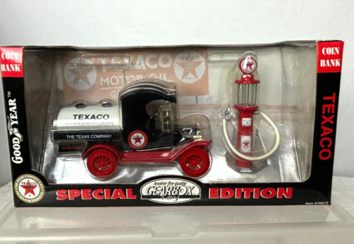 Special Edition Gearbox Toy 1912 Ford Model T Oil Tanker & Wayne Gas Pump Bank - Picture 1 of 10