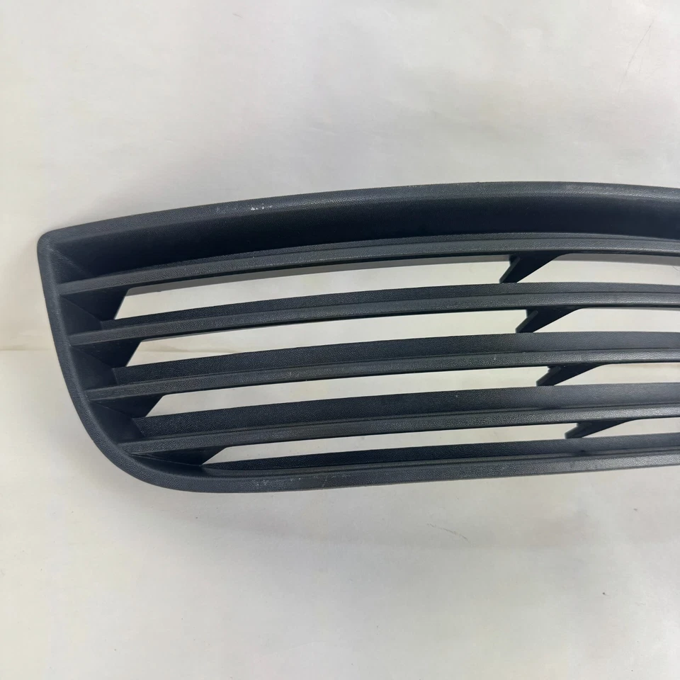 Grelha de para-choque externa inferior direita dianteira cobalto Chevrolet 2005 - 2008 fabricante de equipamento original 15246806 - Imagem 3 de 4