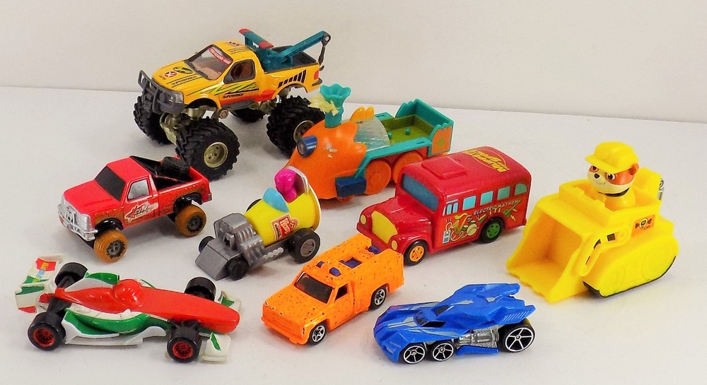 TOY CARS LOT OF 9 PIECES RACE CAR TRUCK PICKUP TRAIN BULLDOZER COLLECT GIFT