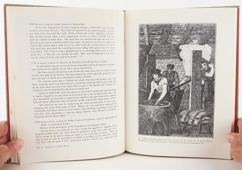 America's Indigo Blues: Resist-Printed & Dyed Textiles 18th Cent. 1974 SIGNED - Foto 8 di 13