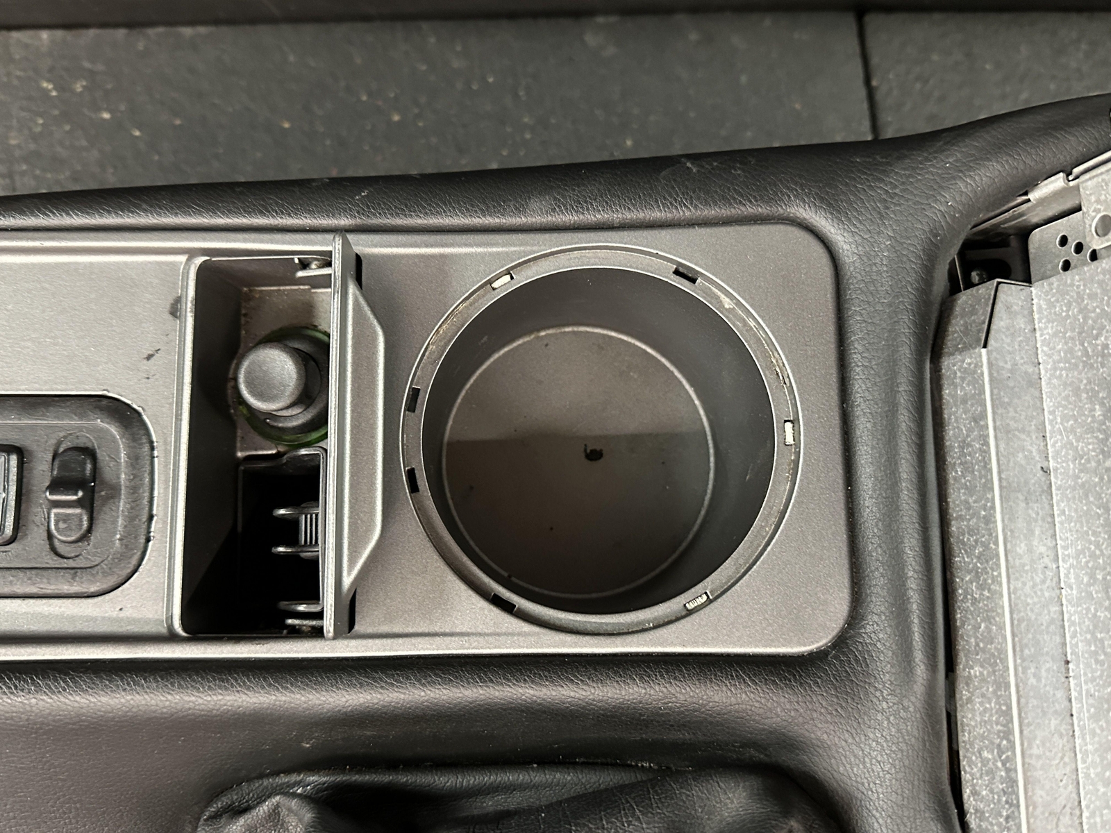 03-07 MASERATI COUPE GT FRONT CENTER FLOOR CONSOLE W/ ARM REST