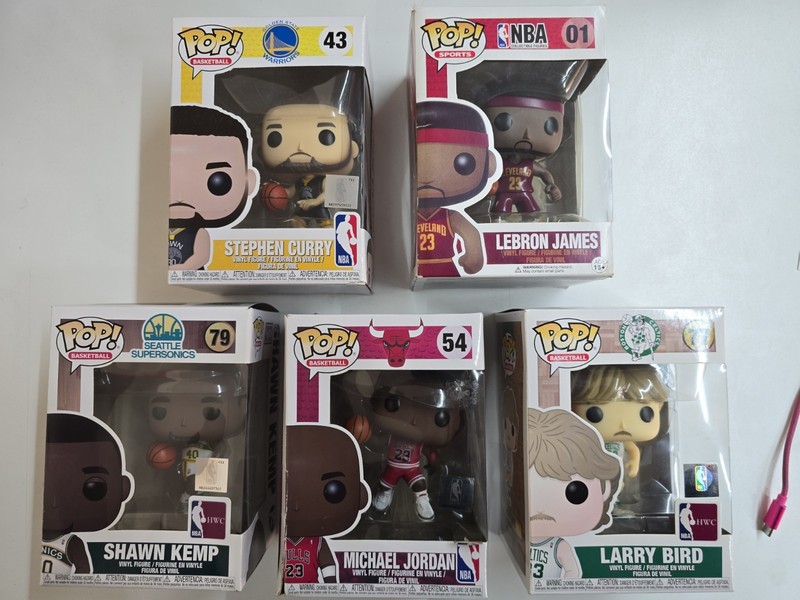 Funko Pop! LeBron James Cleveland Cavaliers Miami Heat Error Box #01 Lot