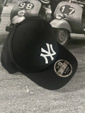 Cappello New Era 9FORTY New York Yankees - Nero/Logo Gommato - Nuovo