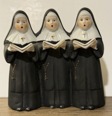 Vintage Japan Nun Choir porcelain Music Box Religious Figurine 1940-1969