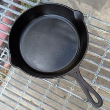 Lodge No. 7 Vintage Single Notch Cast Iron Skillet Pan Sits Flat Heat Ring 1930s