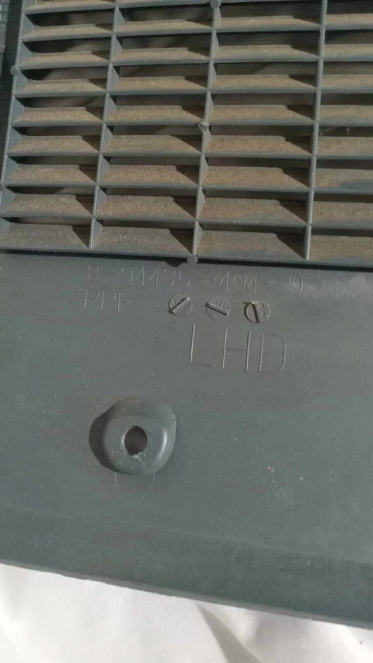 Pickup Isuzu 1985-1995 panel de ajuste inferior lado de pasajeros OEM Foto 4 de 4