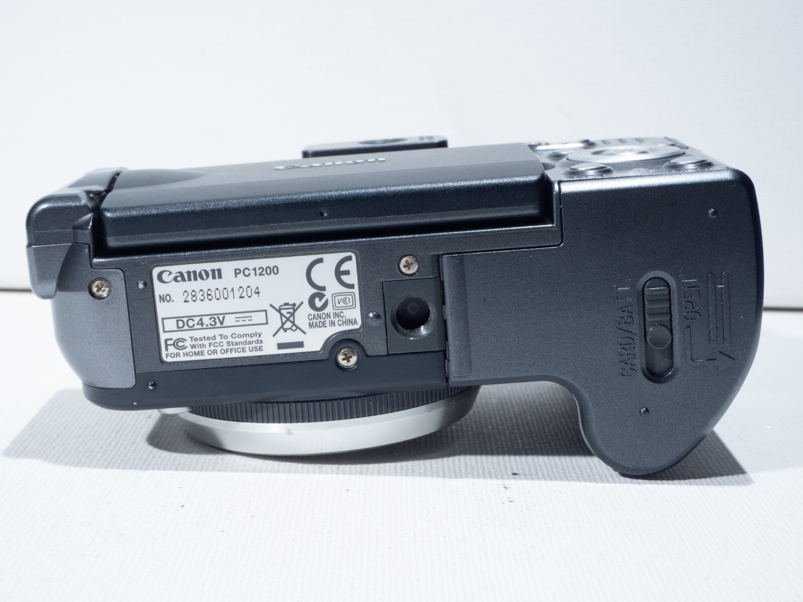 Canon PowerShot A640 10.0MP Digital Camera with case and box