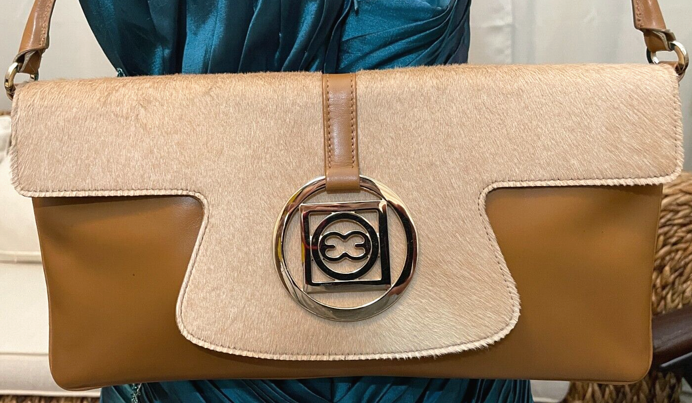 PONY Escada Borsa a tracolla con patta e logo in pelle marrone capelli di cavallo (C 021)