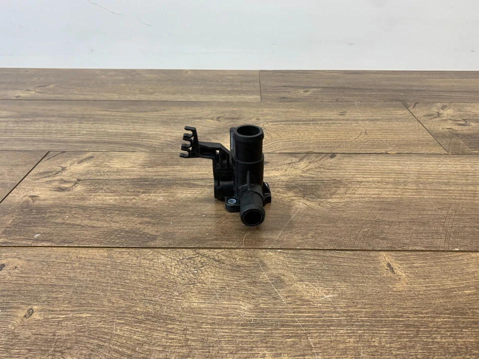 Volkswagen Jetta Passat 1993-1998 motor de golf brida de refrigerante 037-121-132-E OEM Foto 3 de 4