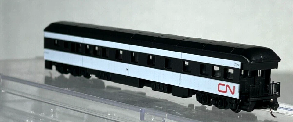 MICREO-TRAINS Z 83' HEAVYWEIGHT BUSINESS PASSENGER CR CANADIAN NATIONAL 55600140 - Image 3 of 3
