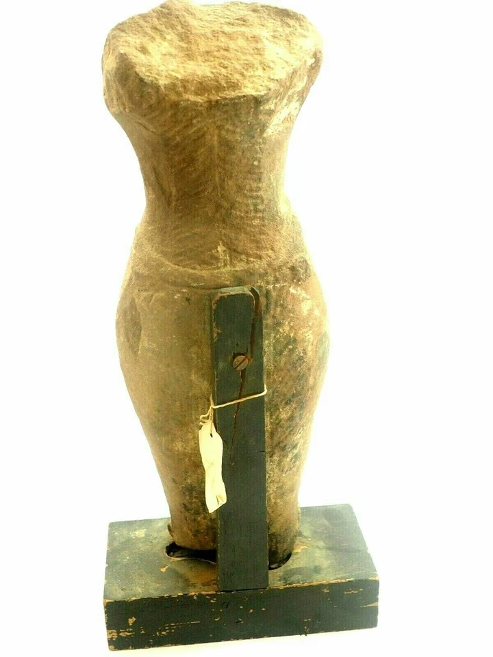 Figura de torso de arenisca tallada fragmento de deidad femenina 16,5" 700-800 d.C. Foto 4 de 4