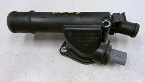 Kühlmittelflansch Kühlwasserflansch 03G121132 VW Golf 2.0 TDI DPF Bj 2007