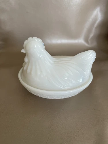 Vintage Milk Glass Hen Nest Chicken (H19) Covered Dish
