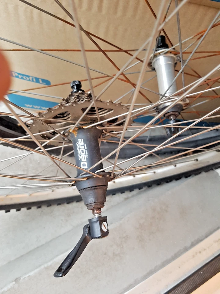 Laufradsatz 26 mit Reifen und 9 fach Zahnkranz