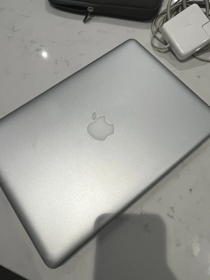 Apple MacBook Pro 13" 2011 · i7 · 8GB · 500GB, photo 1 of 5