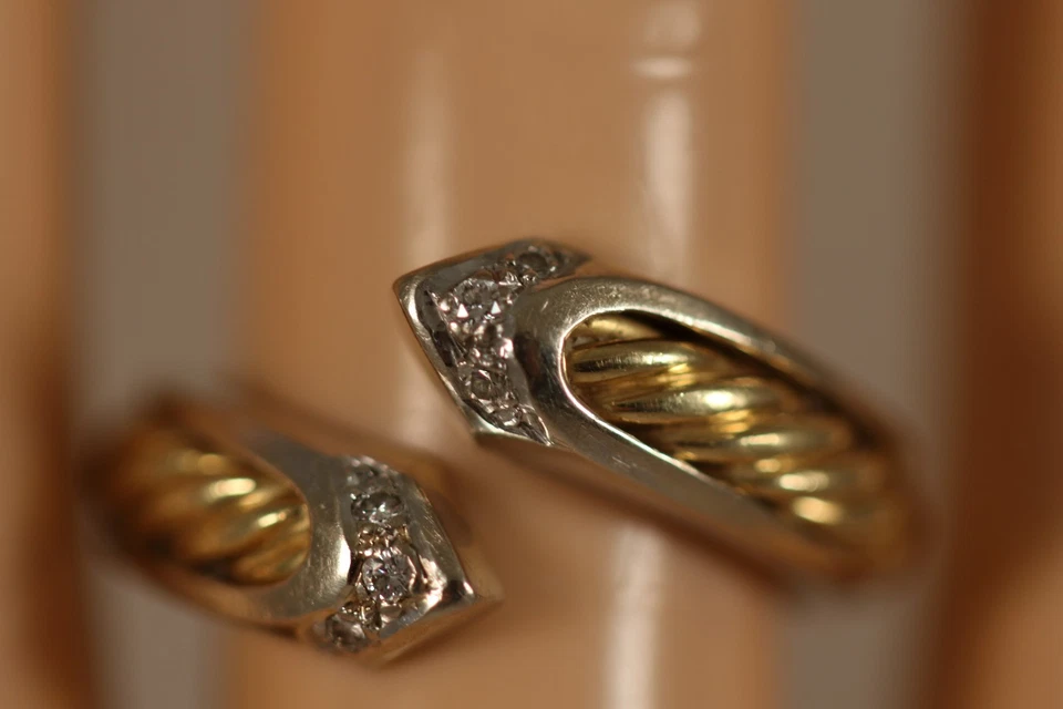 ANILLO ENVOLVENTE SERPIENTE DIAMANTE ORO AMARILLO 18K PESADO Y ORO BLANCO 7,25 7,44G Foto 2 de 4