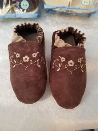 Robeez Dainty Brown Flowers in sizes 2-3 yrs and 3-4 yrs - Picture 1 of 5