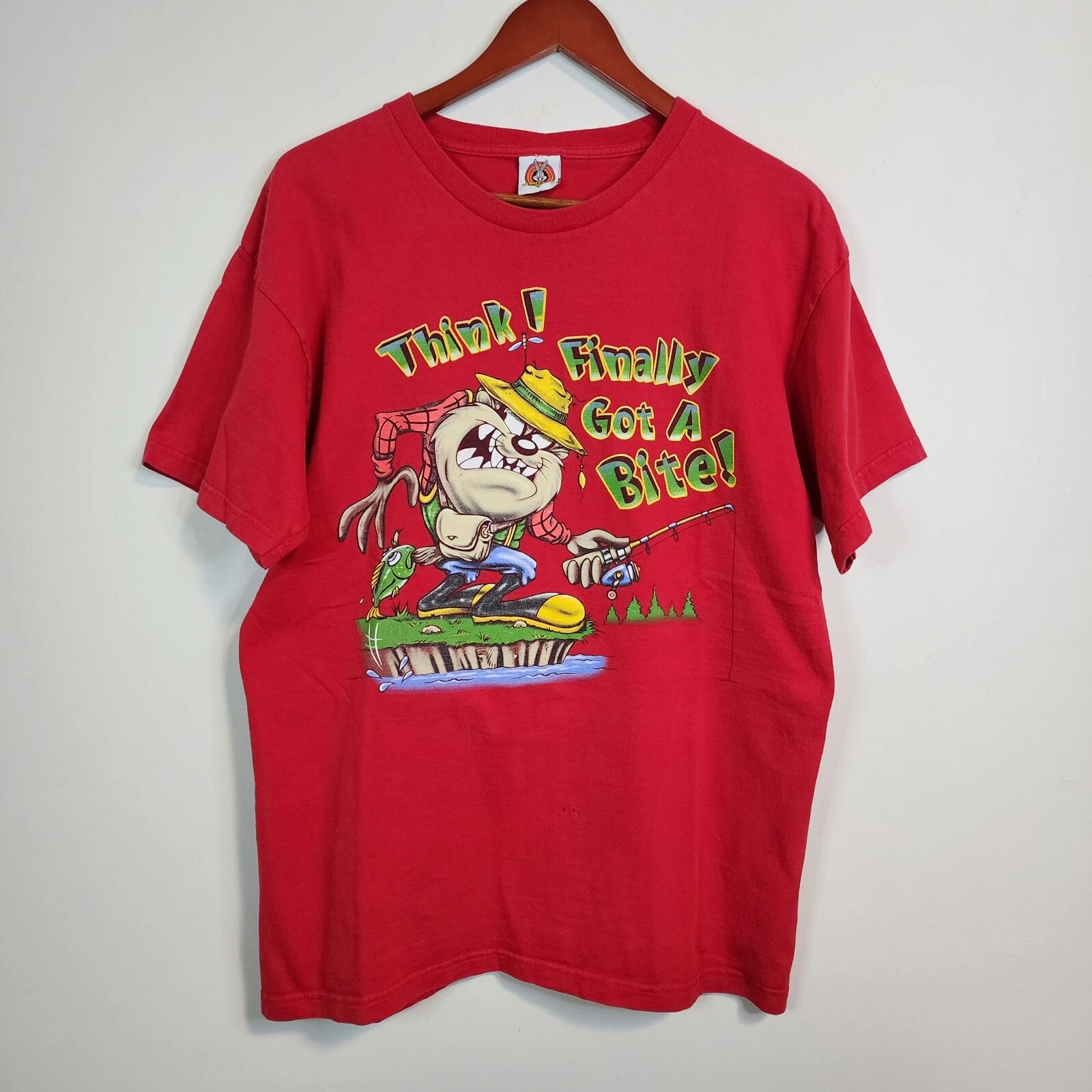 VTG 1997 Taz Tasmanian Devil Looney Tunes Red Fishing Shirt Men's M/L 21"×27.5"