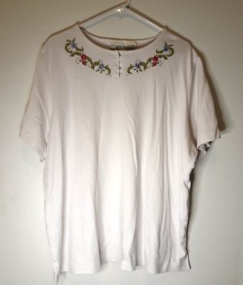 WHITE STAG Women's Top Size 22W/24W Short Sleeve White Embroidered Floral Neck