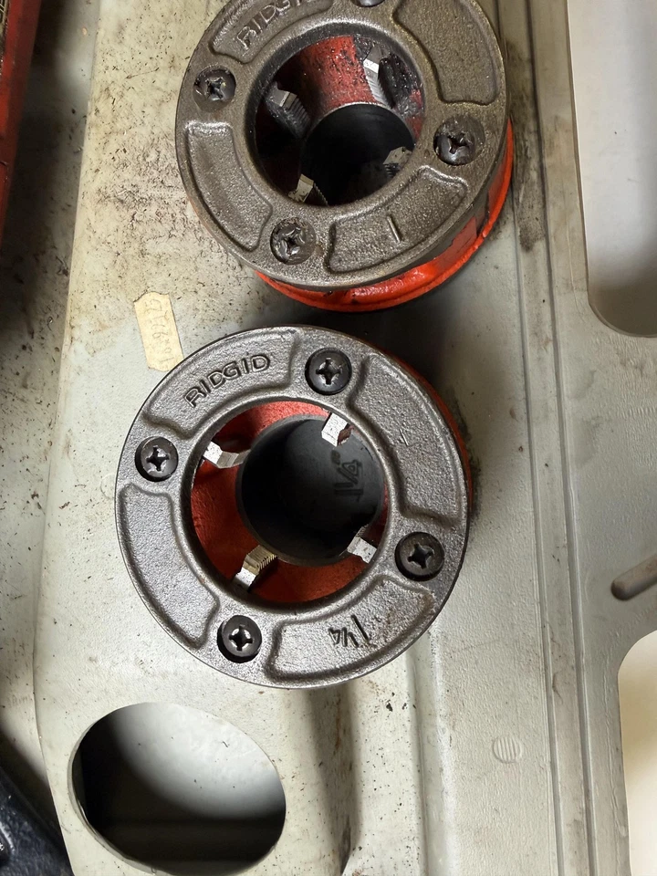 RIDGID 600 Power Pipe Threader 115V w/ 1 3/4 1/2 1/4 Dies Support Arm Case Kit - Image 3 of 4