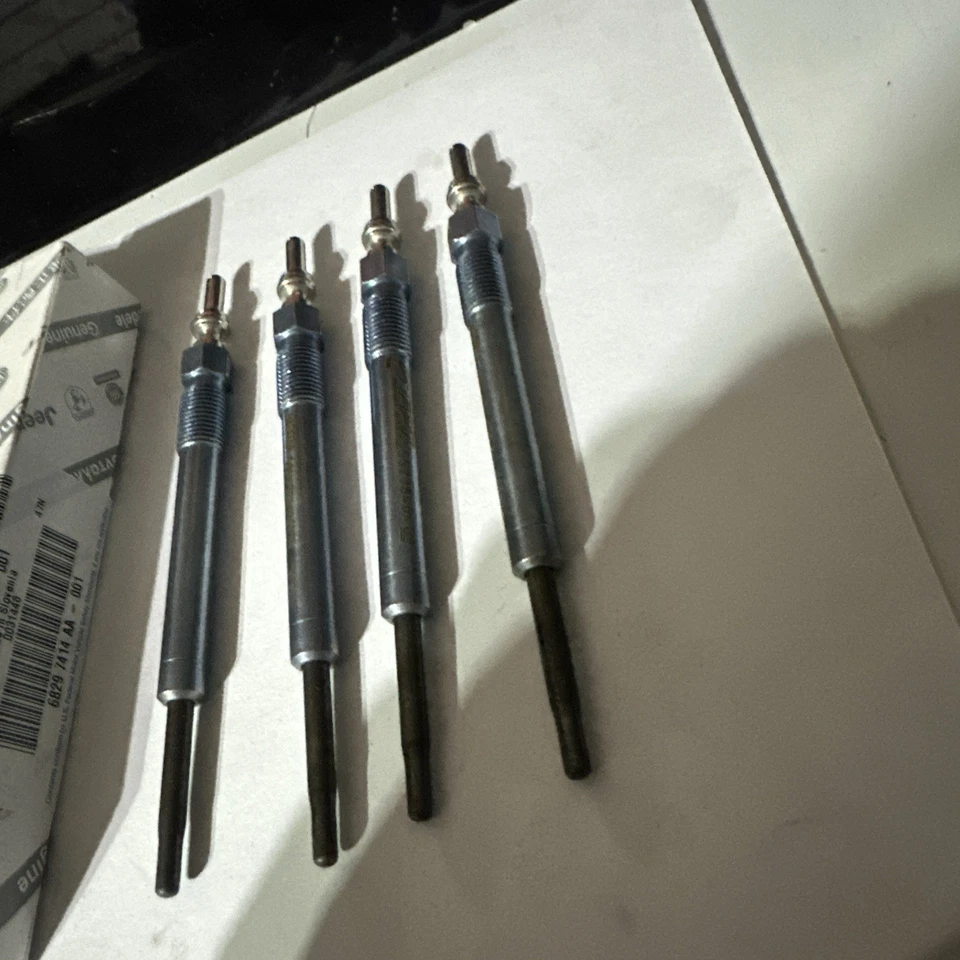 4X Bujías incandescentes para Fiat 500 500L Doblo Punto Panda Qubo 1.3 D Multijet 55210051 Foto 2 de 4