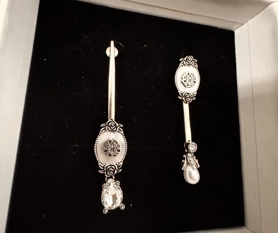 Pendiente estilo elegante plateado vintage de Alexander McQueen Foto 2 de 4