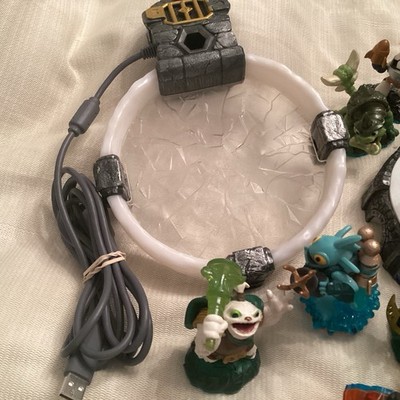 Xbox 360 Activision USB Skylandes Portal Of Power Lot With 14 Various Figures 