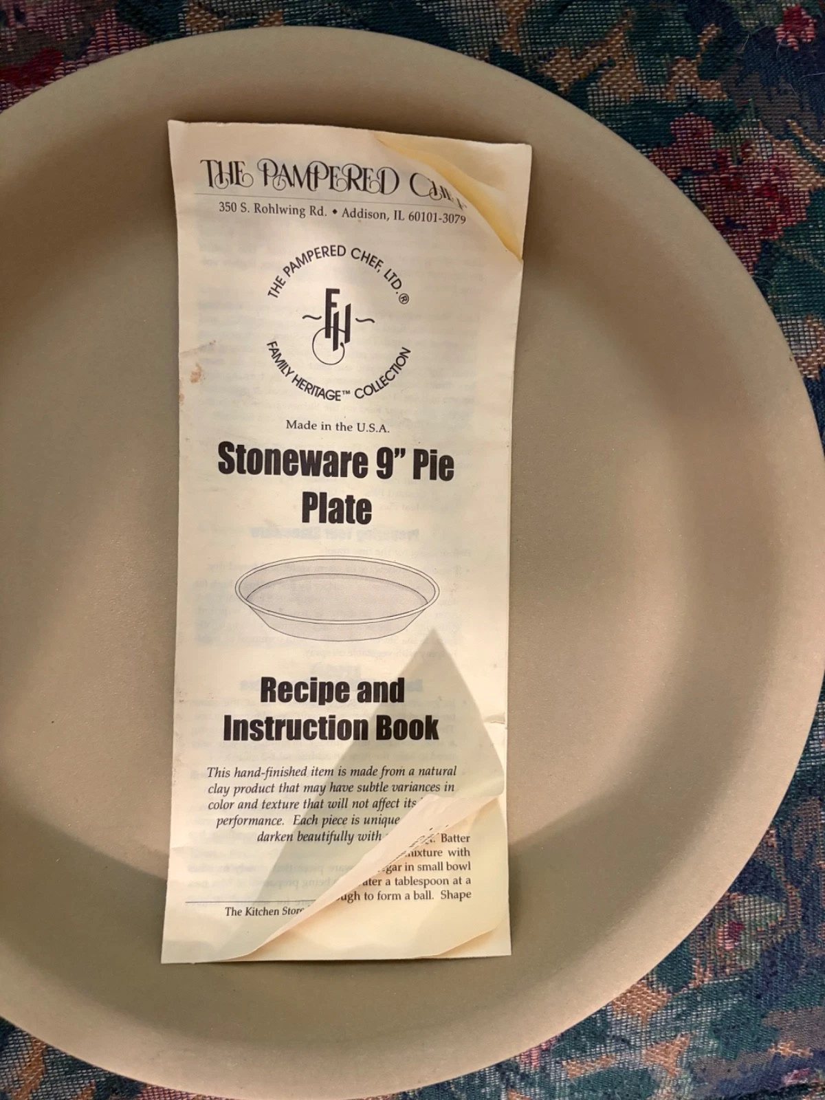 pampered chef stoneware 9 pie plate Family Heritage Series Made in U.S.A…No Box
