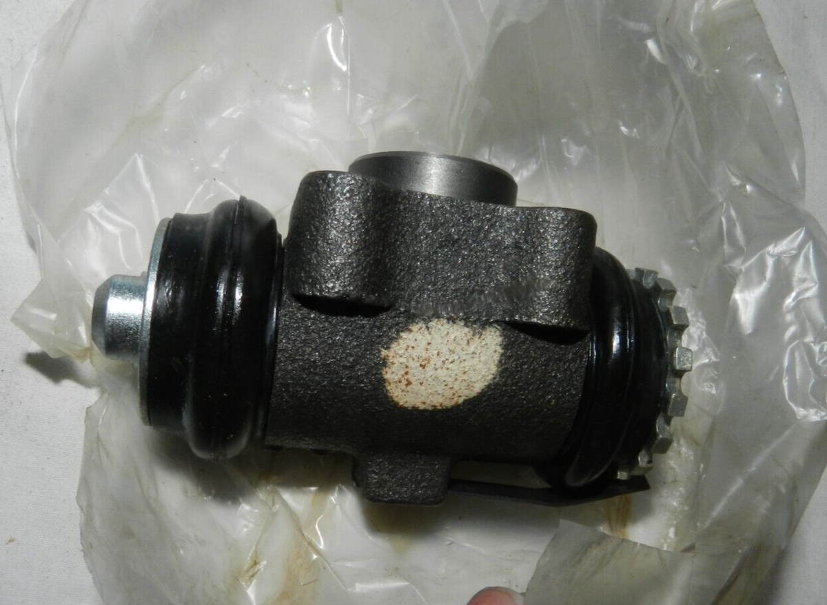 NOS FORD D77Z-2261-C Wheel Brake cylinder | eBay