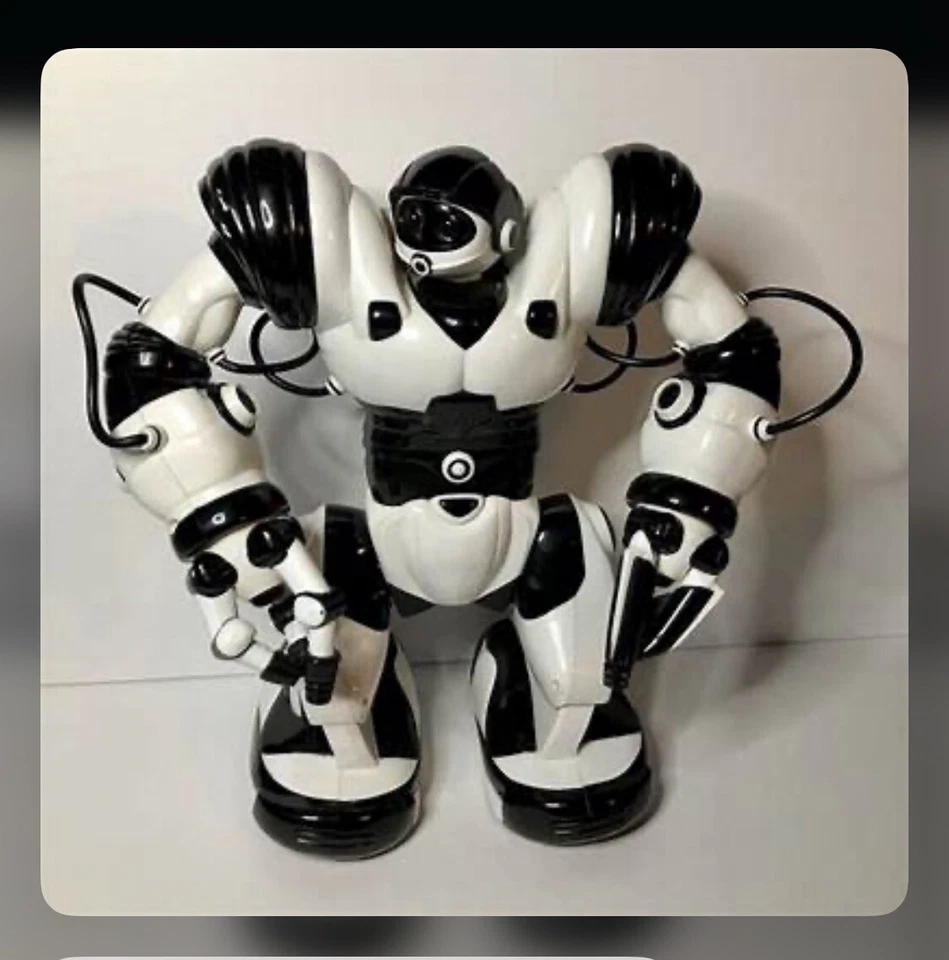 N23.118 Robot Vintage 2004 WowWee Silverlit White Black Electric - Image 3 of 4