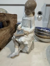 NAO by Lladro  Girl with Slate Tablet Chalkboard Figurine Retired #117 EUC n box