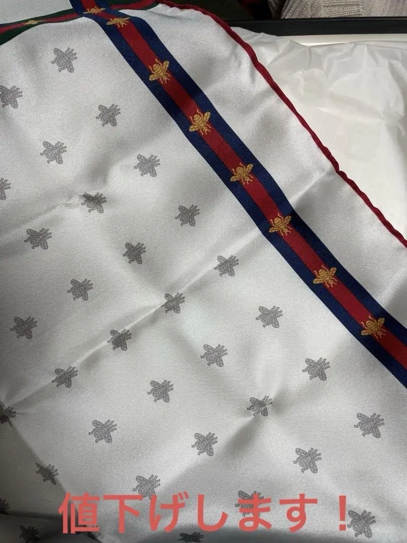 Boîte à écharpes Gucci incluse avec étiquette