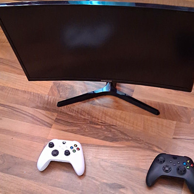 Microsoft Xbox One S 1T/ 2 Xbox Series Kontrola/ Samsung Monitor