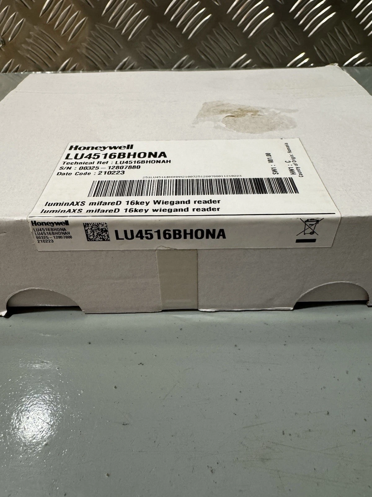 Honeywell LU4516BHONA luminAXS MifareD Wiegand 16 Key Reader Brand New 3