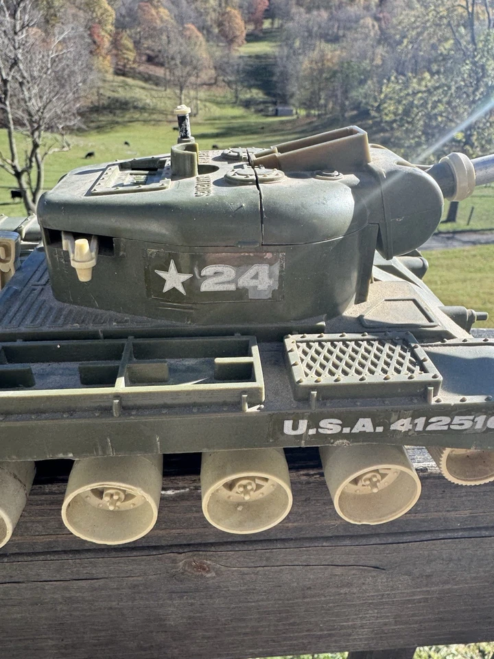 Juguete batería tanque bulldog luz REMCO vintage años 60 - no funciona Foto 4 de 4