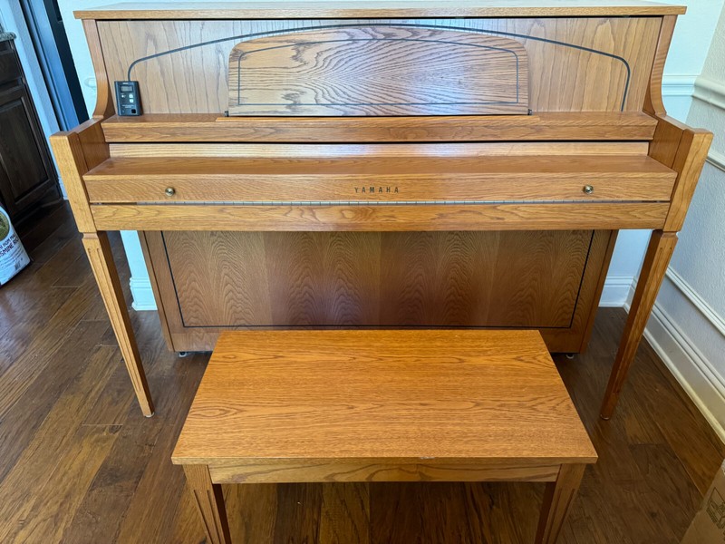 Yamaha Upright Piano M450 TAO with bench.
