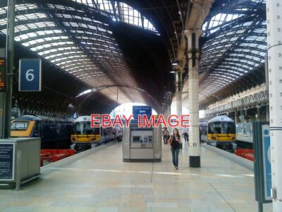 PHOTO  HEATHROW EXPRESS AT PADDINGTON
