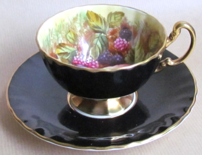 AYNSLEY PORZELLAN ORCHARD OBST SCHWARZ FUSS TASSE & UNTERTASSE SIGNIERT D JONES (10021)