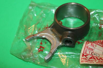 tskzさん NOS Kawasaki Transmission Shift Fork 4Th Top 74-78 KZ400 13140-068