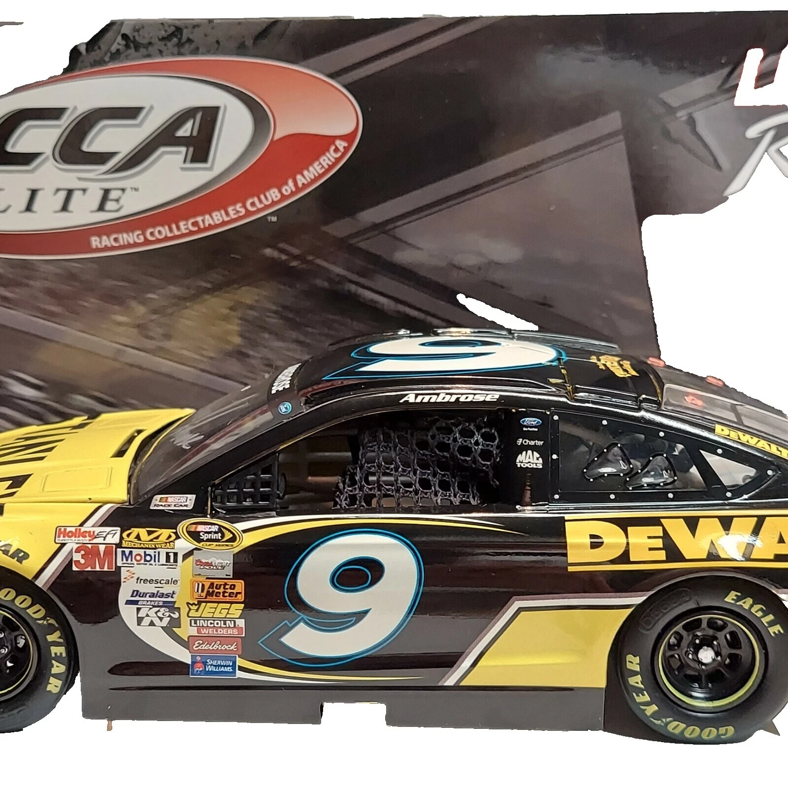 1:24 Scale Diecast Sport & Touring Cars 2014 Vehicle Year