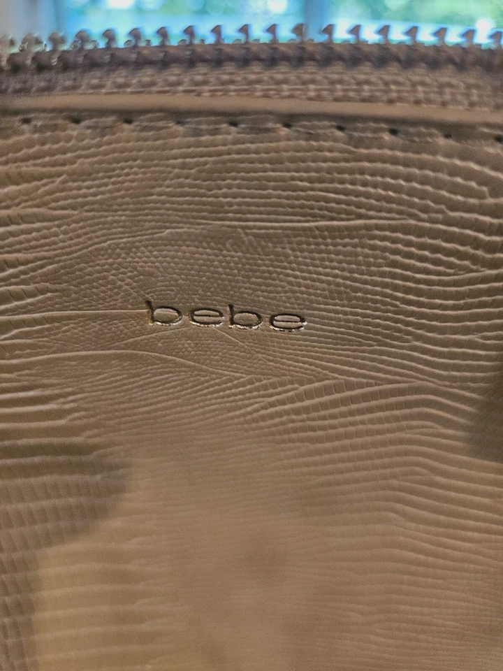 Bolso de mano o correa ajustable de cocodrilo sintético tostado Bebe Foto 4 de 4