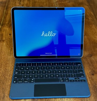 iPad Pro 11'' (4th GEN) Wi-Fi 128GB Space Gray with Magic Keyboard