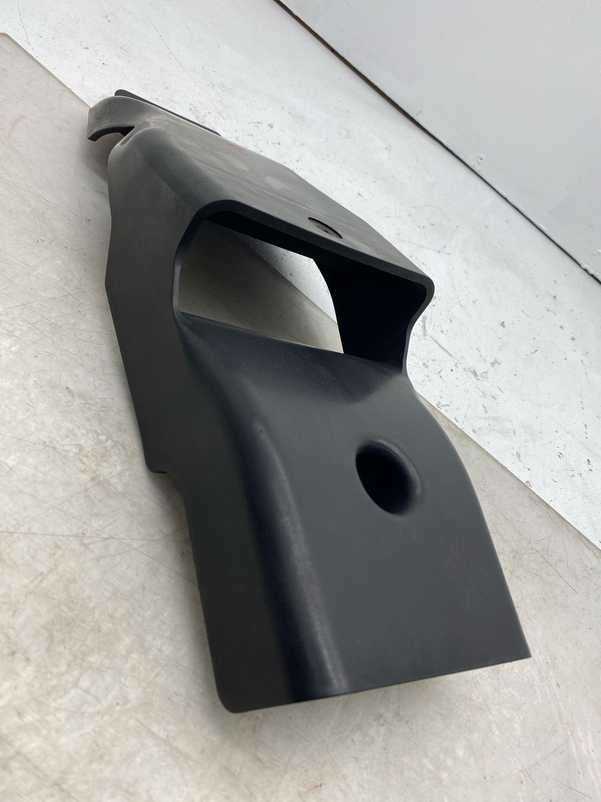 2010-2020 BENTLEY MULSANNE OEM REAR DIFFERENTIAL AXLE CARRIER DUCT GUIDE BRACKET