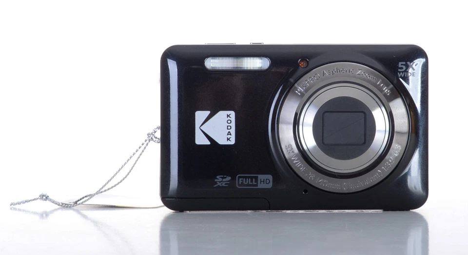 Kodak PIXPRO FZ55 16MP 5x Zoom Compact Camera Bundle Kit - Black - Image 2 of 4