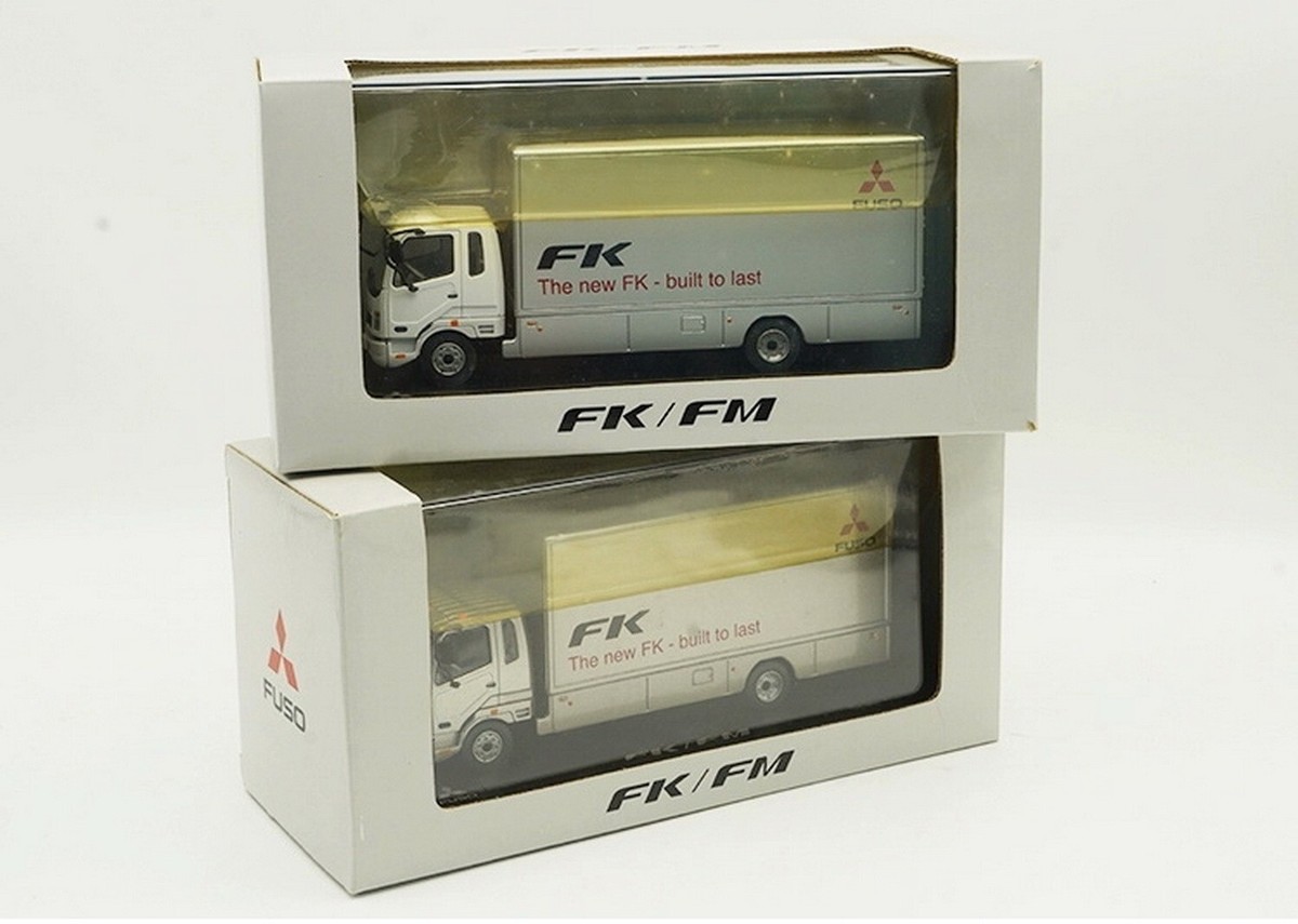 1/43 Scale Mitsubishi FUSO FK FIGHTER Truck Silver Diecast Car
