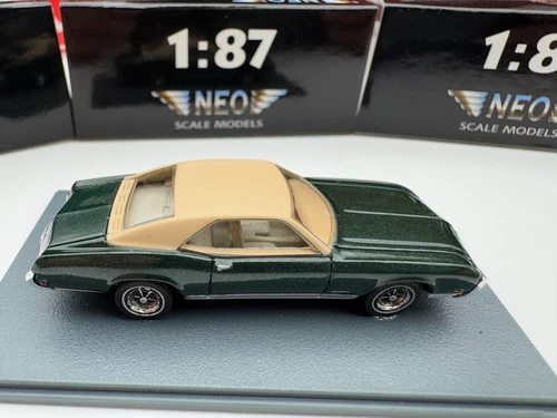 Neo 1/87 Scale Buick Riviera GS Green Resin car model - Picture 5 of 6