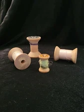 VINTAGE SET OF FOUR WOODEN SPOOLS COTTON THREAD DIFFERENT COLOR AND BRANDS