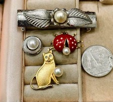 Vintage Lot of 4 Genuine Akoya Pearl Pins Silver Gold Tone Cat Ladybug Leaf Dot